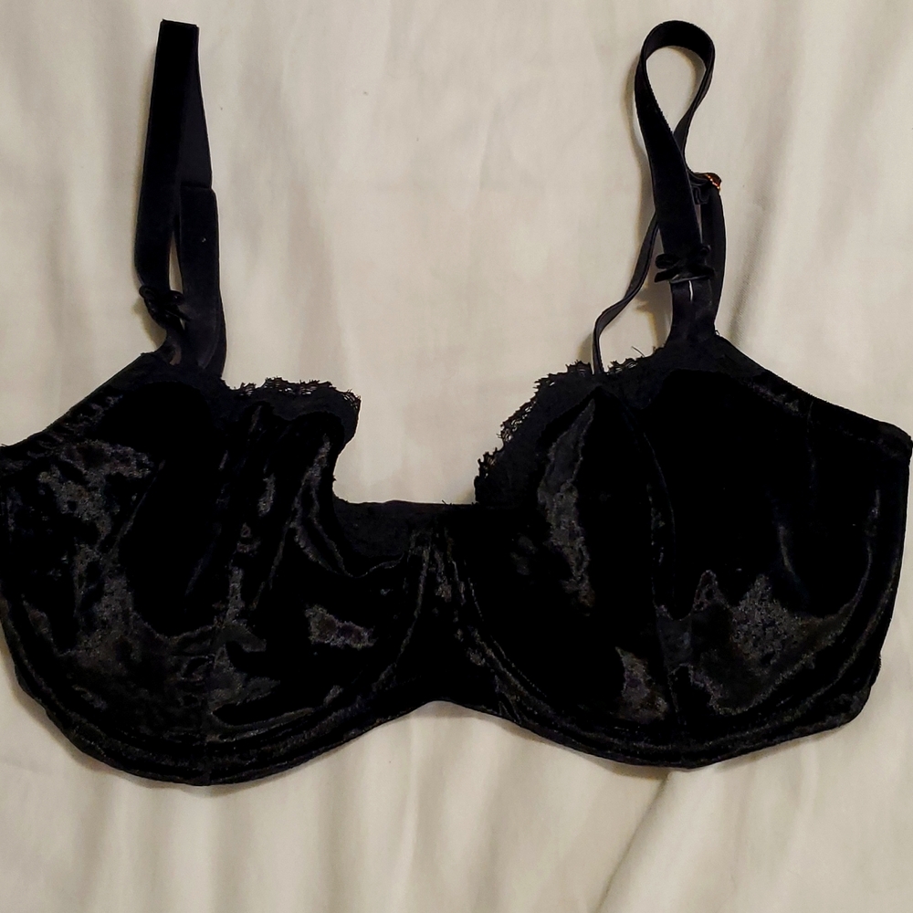 34DDD Unlined Black Velvet bra
